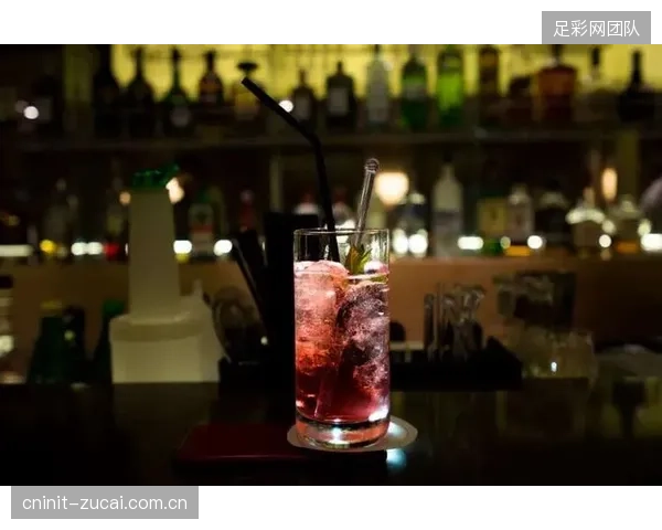 生搬硬套的“足球酒吧”文化与会员制，在中国市场屡屡碰壁，暴露了对本土社区生态的认知不足